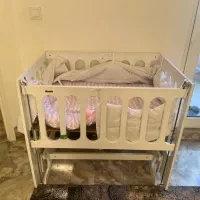 تخت کنار مادر