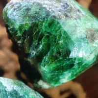 سنگ جواهری گارنت دمانتوئید