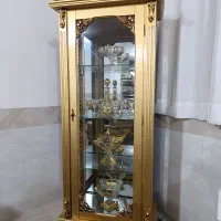 ویترین طلایی سالم و تمیز