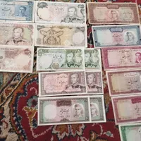 تعدادی اسکناس شاهی و جمهوری