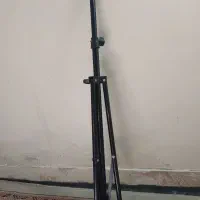 سه پایه دوربین و نور