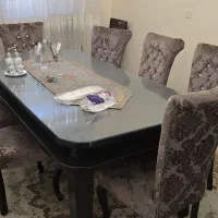 میز ناهار خوری هشت نفره با هشت صندلی در حد نو