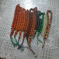 تعدادی تسبیح اصل کهربا سندلوس