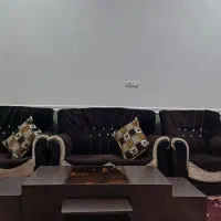 مبلمان  هفت نفره همرا با میز به فروش میرسد