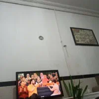 تلویزیون ۴۲ کاملا سالم با میز ام دی اف