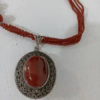 گردنبند عقیق با قاب و زنجیر نقره