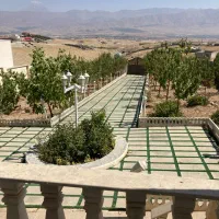 ۲۵۰ متر زمین