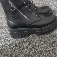 یک جفت کفش نیم بوت سایژ۳۹