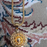 شمایل به همراه زنجیر و النگوی طلاروس