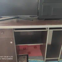 میز کامپیوتر  و مطالعه