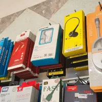 تعدای لوازم جانبی به صورت یکجا|لوازم جانبی موبایل و تبلت|هشتگرد, شهرک ولیعصر (مصلی)|دیوار