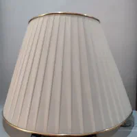 شید(کلاهک)بزرگ اباژور ایستاده