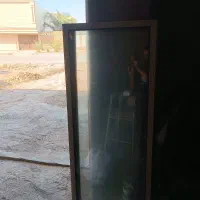 درب یخچال و استند فروشگاهی صندلی و میز