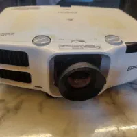 دو عدد پراژکتور و پرده اکبند ریموت دار