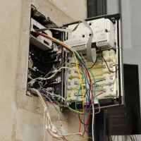 نصب/نصاب/تعمیر/ آیفون صوتی و تصویری/ برقکاری برق|خدمات پیشه و مهارت|اراک, |دیوار