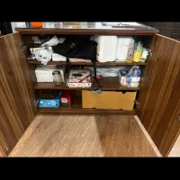 وسایل سالن (استند لاک صندلی پدیکور و کمد بزرگ)