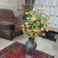 گل مصنوعی با گلدان سفالی ویک درختچه گل رز با گلدان