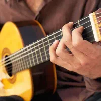تدریس خصوصی و تضمینی گیتار