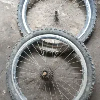 یک جفت چرخ دوچرخه لاستیک 24