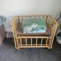 تخت کنارمادرنو