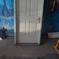 در ساختمان چوبی