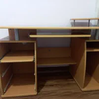 میز کامپیوتر سالم و نو