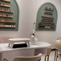 ناخن کار حرفه ای