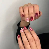 خدمات حرفه‌ای ناخن مانیکور، پدیکور، کاشت و طراحی