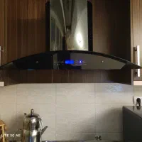 هود آشپزخانه کاملا سالم و درب کابینت ام دی اف