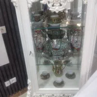 فروش میز ناهار خوری و یک عدد ویترین