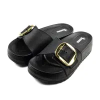 دمپایی|کیف، کفش، کمربند|بومهن, |دیوار