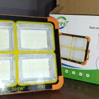 چراغ پروژکتوری خورشیدی