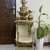 سماور زغالی ۶ لیتری برنج با پایه میز برنز