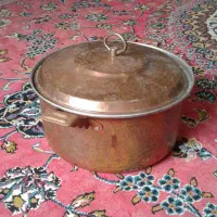 یک عدد قابلمه مسی