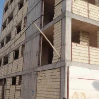 قالب‌بندی،پیمانکاری ساختمان با مصالح اقساطی