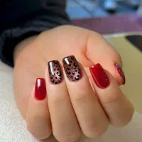 کاشت ناخن فقط ۲۲۰