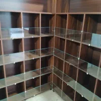 تولید و تجهیز ویترین عطاری قفسه ویترین دکور مدرن