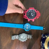 ۲ عدد ساعت پسرانه ویک عدد نگین دار