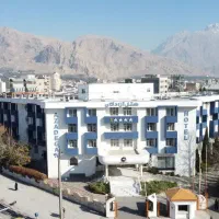 سالندار ،باریستا، مدیر سالن و آشپز در هتل آزادگان