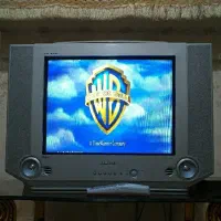 تلوزیون سامسونگ ۲۴ اینچ و دستگاه دیجیتال