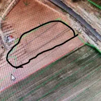 زمین روی جاده اصلی