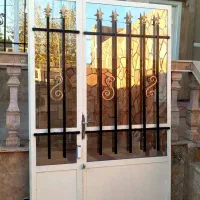 درب ورودی حال بدون چهارچوب