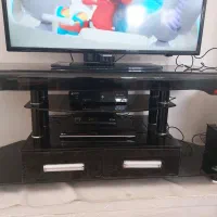 زیر تلویزیون شیشه ای
