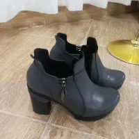 یه جفت کفش و کیف پول