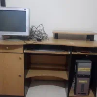 کامپیوتر و میز کامپیوتر