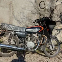 یک دستگاه موتور هوندا 125استارتی 5دنده