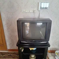 تلویزیون jvc ومیزچوبی مشکی