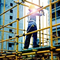 کارگر آقا خم کار و برشکار