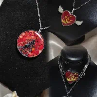 گردنبندودستبندهای طرح دار