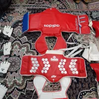 سه دست لباس تکواندو با هوگو و دستکش و ساق بند|تجهیزات ورزشی|مشهد, شهید آوینی|دیوار